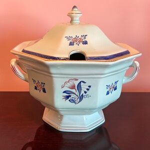 Calyx Ware Adams Member of the Wedgewood Group Light Blue Tureen with the Lid